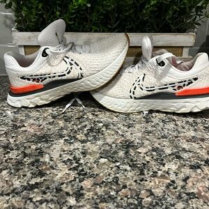 Gently used Nike React infinity flying running women’s 6.5 shoes